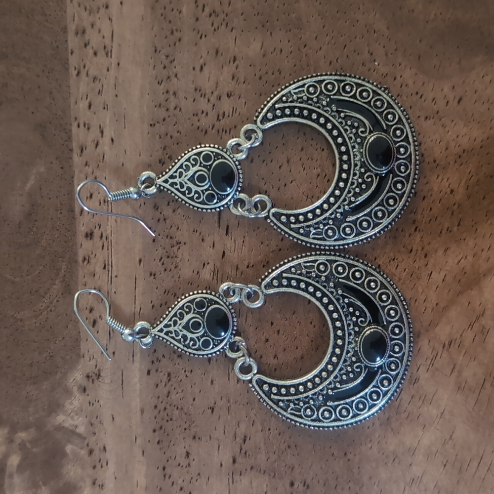 Earrings | Silver and black plated